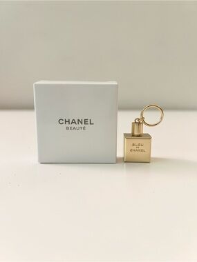 🌸CHANEL Beauty Bleu de Chanel Solid Weighted 3D Bottle Shape Charm Pendant